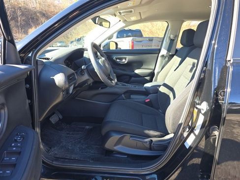 Used 2025 Honda HR-V LX image 11