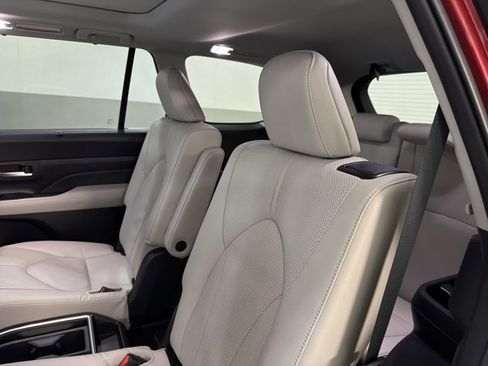 Used 2025 Toyota Grand Highlander FWD image 9