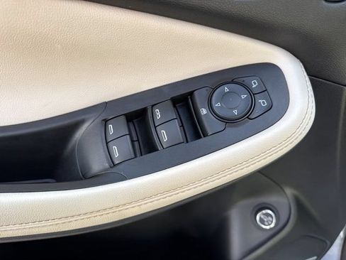 Used 2024 Buick Encore GX Avenir w/ Avenir Convenience Package FWD image 9