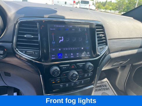 Used 2019 Jeep Grand Cherokee Laredo w/ 18" Wheel & 8.4" Radio Group AWD/4WD image 19