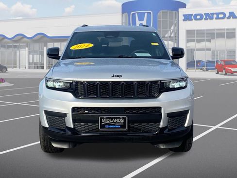 Used 2024 Jeep Grand Cherokee L Laredo image 2