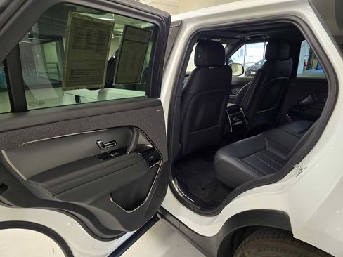 Used 2025 Land Rover Range Rover Sport image 18