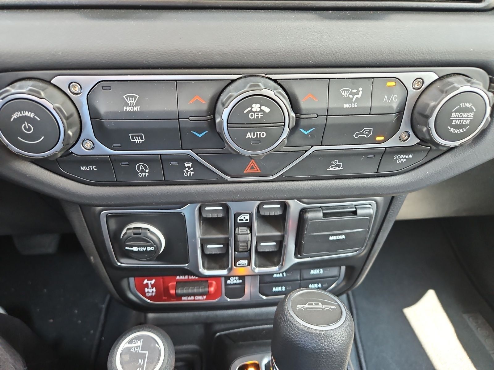 Used 2026 Jeep Gladiator Mojave AWD/4WD image 28