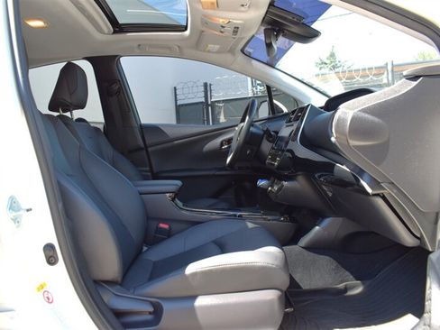 Used 2017 Toyota Prius Four w/ Advanced Technology Package FWD image 27