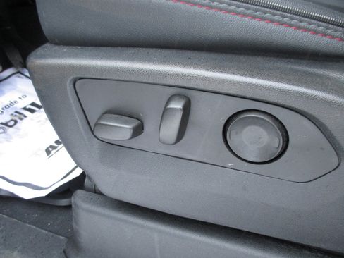 Used 2023 Chevrolet Suburban RST w/ Luxury Package image 16