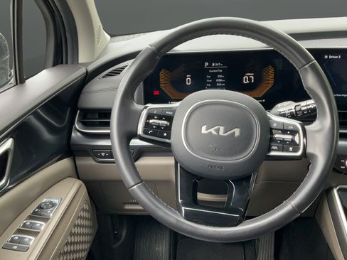 Used 2025 Kia Carnival FWD image 20