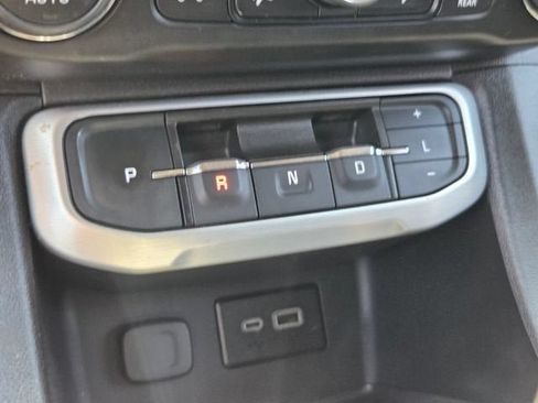 Used 2023 GMC Acadia SLE w/ Driver Convenience Package FWD image 22