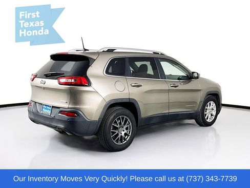 Used 2017 Jeep Cherokee Latitude w/ Comfort/Convenience Group image 9