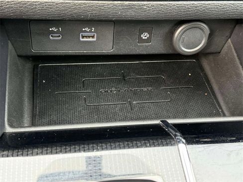 Used 2023 Mitsubishi Outlander AWD image 27