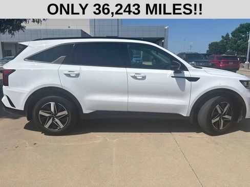 Used 2023 Kia Sorento S w/ Panoramic Sunroof Package FWD image 2