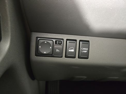Used 2021 Nissan Frontier SV w/ Midnight Edition Floor Mats image 28