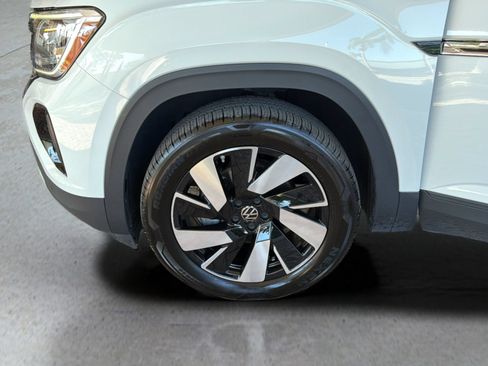 Used 2024 Volkswagen Atlas Cross Sport SE FWD image 28