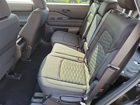 New 2025 Nissan Pathfinder SV image 12