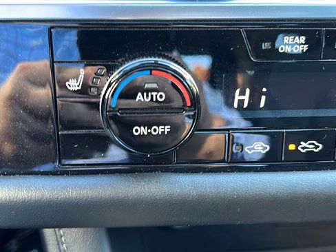 Used 2023 Nissan Pathfinder SV w/ SV Premium Package image 27