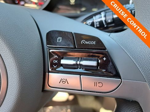 Used 2023 Hyundai Elantra SEL image 11