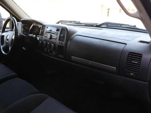 Used 2011 GMC Sierra 2500 SLE w/ Suspension Package, Off-Road AWD/4WD image 17
