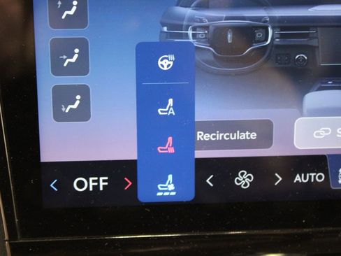 Used 2025 Lincoln Navigator Reserve image 35