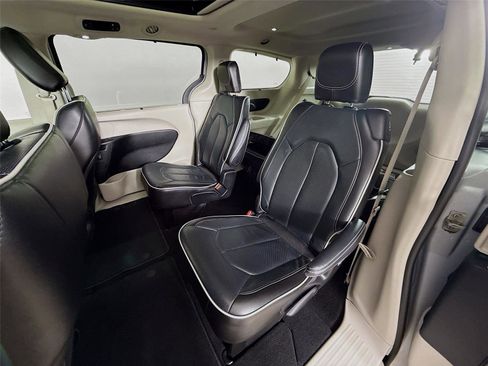 Used 2024 Chrysler Pacifica Limited image 20