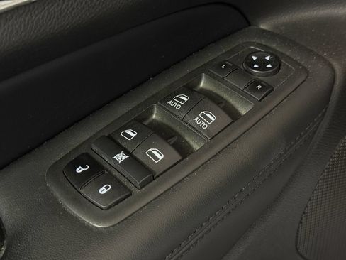 Used 2021 Jeep Grand Cherokee Limited AWD/4WD image 8