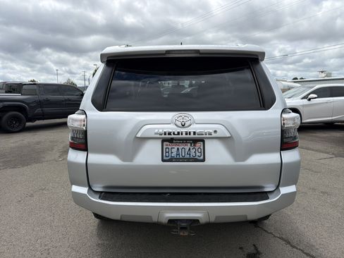 Used 2016 Toyota 4Runner SR5 AWD/4WD image 4