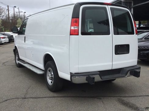 Used 2024 Chevrolet Express 2500 w/ Driver Convenience Package RWD image 3