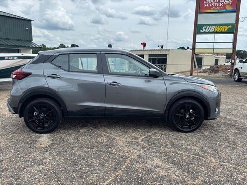 Used 2024 Nissan Kicks SV w/ Interior Electronics Package FWD image 6