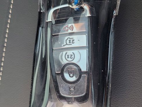 Used 2025 Lincoln Nautilus Reserve image 34