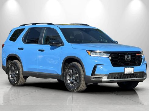 New 2025 Honda Pilot TrailSport image 9