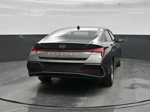 New 2026 Hyundai Elantra SE FWD image 6