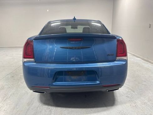 Used 2020 Chrysler 300 Touring w/ Sport Appearance Package RWD image 7