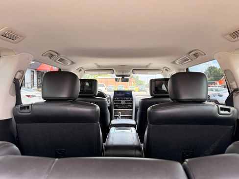 Used 2022 Nissan Armada Platinum w/ Captain's Chairs Package RWD image 23