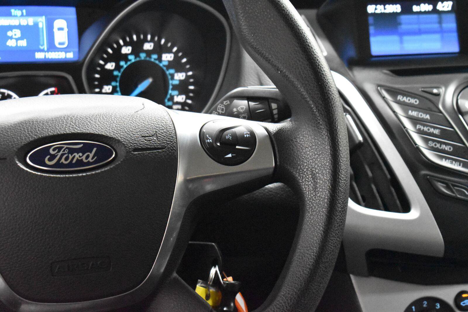 Used 2014 Ford Focus SE w/ SE Winter Package FWD image 8
