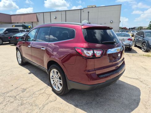 Used 2015 Chevrolet Traverse LT w/ Style and Technology Package FWD image 3