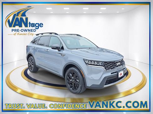 Used 2022 Kia Sorento S w/ Panoramic Sunroof Package image 3