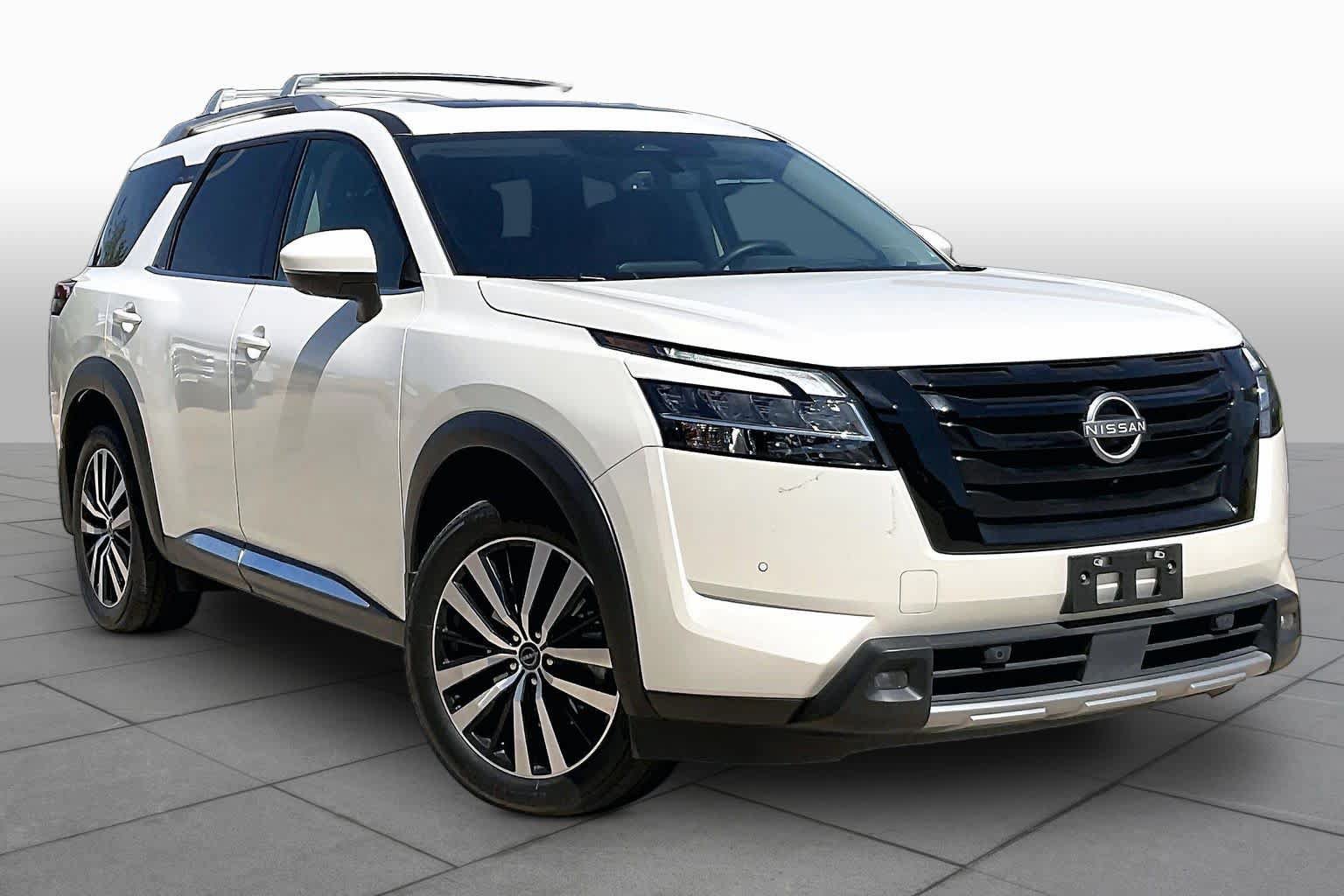 Used 2024 Nissan Pathfinder Platinum AWD/4WD image 3