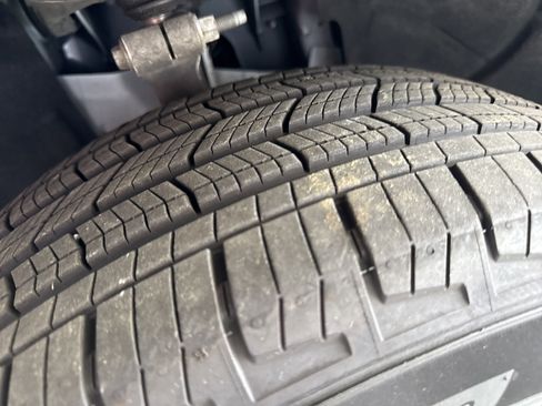 Used 2025 Jeep Grand Cherokee Limited image 11