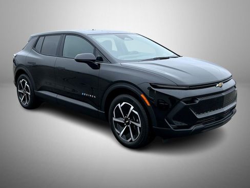 New 2026 Chevrolet Equinox EV LT image 3