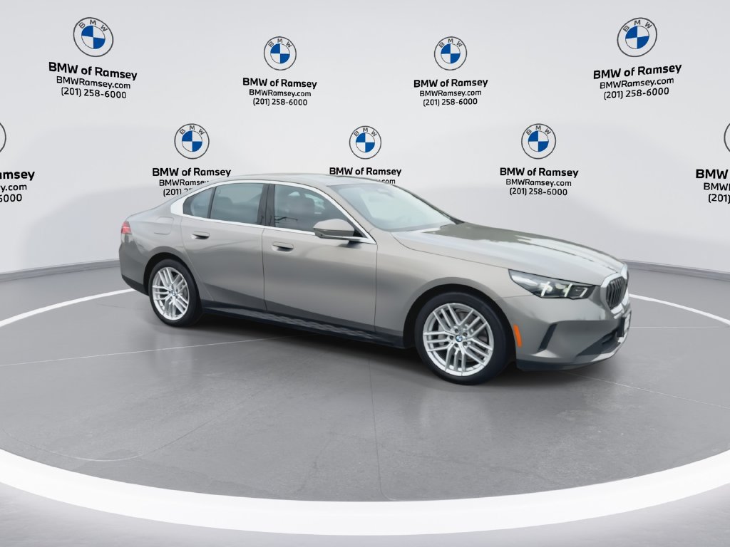 Used 2024 BMW 530i xDrive w/ Premium Package AWD/4WD image 2