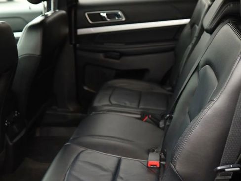 Used 2017 Ford Explorer XLT w/ Equipment Group 202A image 29