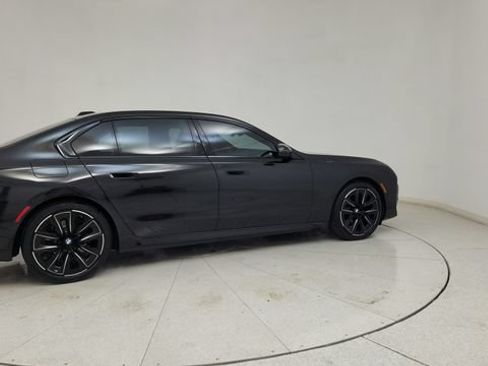 Used 2026 BMW 740i w/ Premium Package RWD image 10