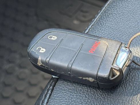 Used 2025 Jeep Compass Trailhawk AWD/4WD image 21