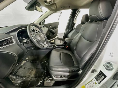 Used 2023 Toyota Corolla Cross XLE FWD image 15