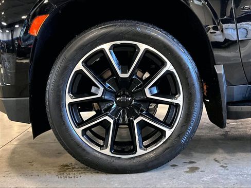 Used 2022 Chevrolet Suburban RST w/ Luxury Package image 7
