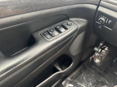 Used 2018 Jeep Grand Cherokee Altitude AWD/4WD image 32