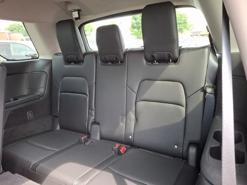 Used 2025 Nissan Pathfinder SL AWD/4WD image 10