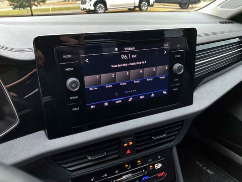 Used 2025 Volkswagen Jetta SE image 15