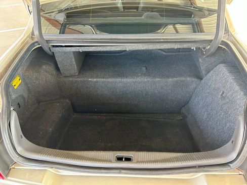 Used 2008 Lincoln Town Car Signature Limited image 37