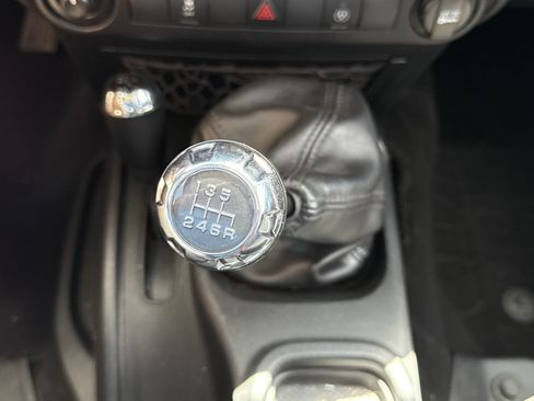 Used 2016 Jeep Wrangler Unlimited Sahara w/ Connectivity Group AWD/4WD image 19