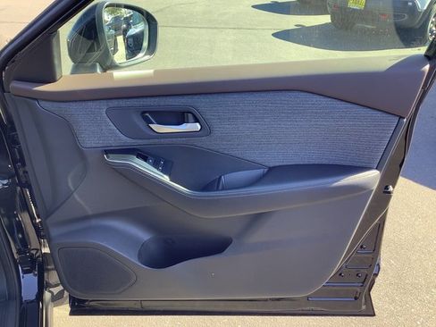 Used 2023 Nissan Rogue SV image 37