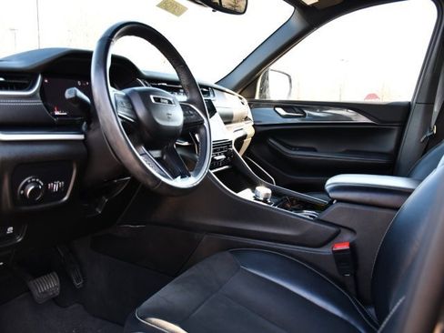 Used 2022 Jeep Grand Cherokee Altitude image 11